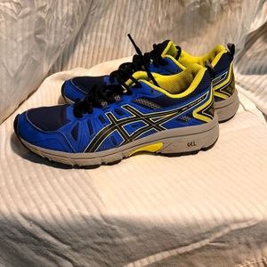 Boys ASICS size 6